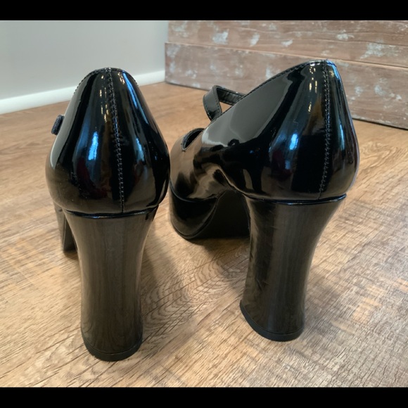 Shoes - Picture 2 of 5